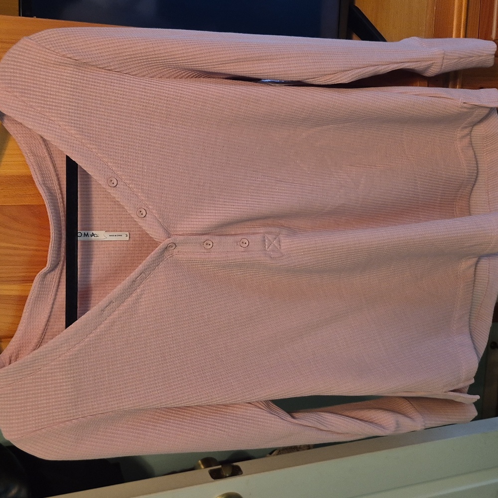 Long sleeve, waffle top.